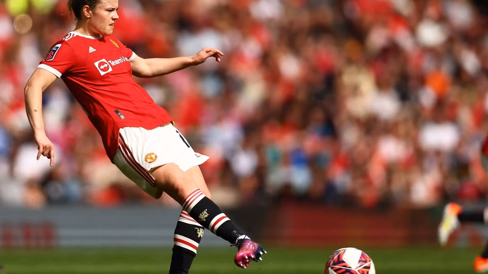 hayley-ladd-s-9-2-masterclass-manchester-united-s-6-0-destruction-of-liverpool-image-0